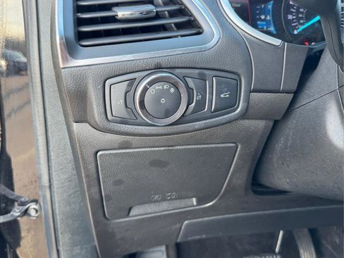 Used 2018 Ford Edge Titanium w/ Equipment Group 301A AWD/4WD image 19