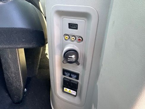 Used 2015 Chrysler Town & Country Touring-L w/ Driver Convenience Group FWD image 19