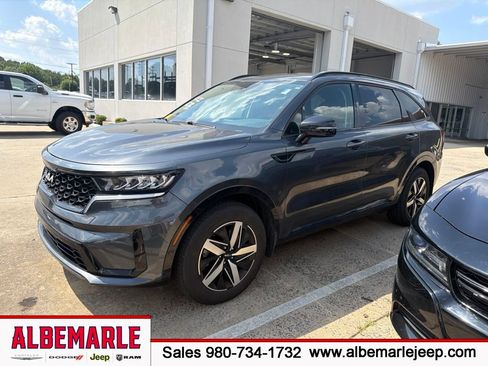 Used 2022 Kia Sorento S FWD image 1