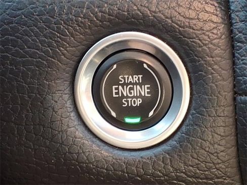 Used 2021 GMC Yukon Denali w/ Denali Premium Package image 30