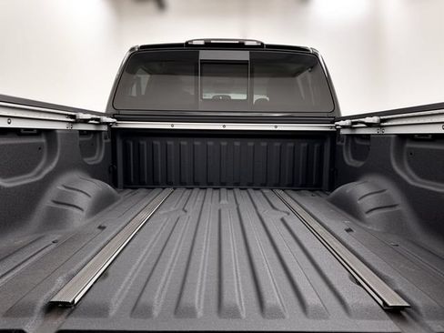 Used 2018 Nissan Titan SV w/ SV Convenience Package RWD image 31