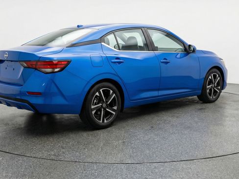 Used 2025 Nissan Sentra SV image 9