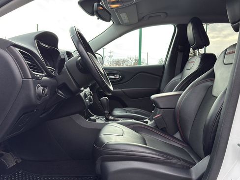 Used 2020 Jeep Cherokee Trailhawk w/ Cold Weather Group image 22