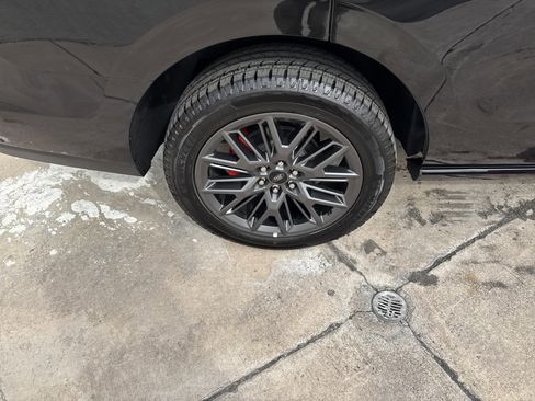 New 2025 Ford Expedition Platinum w/ Stealth Performance Package image 9