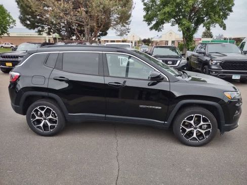 Used 2025 Jeep Compass Limited w/ Mopar Graphics Package AWD/4WD image 2