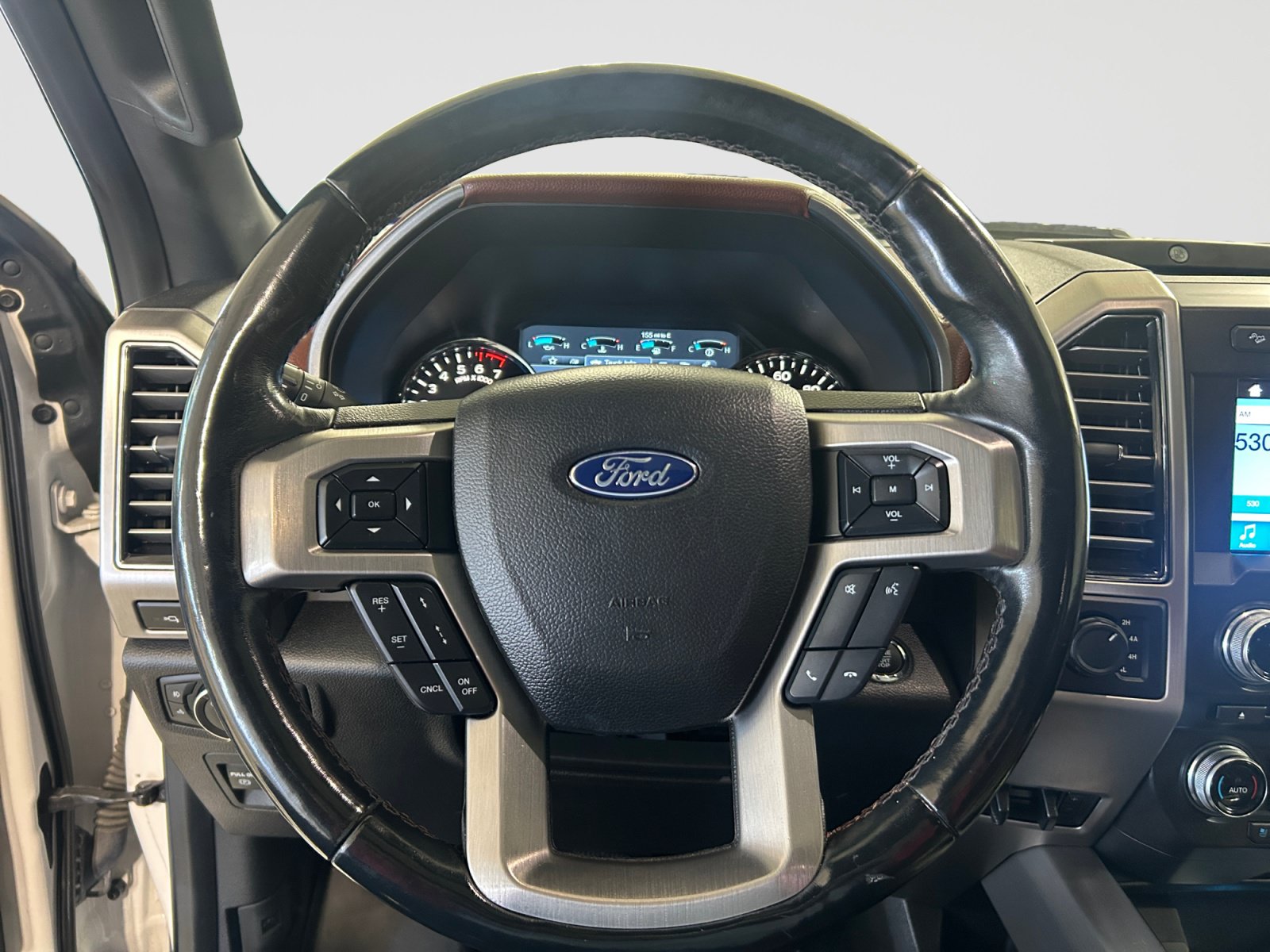 Used 2018 Ford F150 Platinum w/ Equipment Group 701A Luxury AWD/4WD image 12