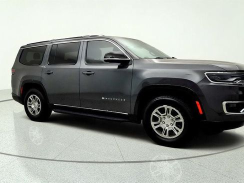 Used 2023 Jeep Wagoneer 4WD image 3