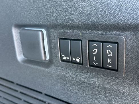 New 2026 GMC Yukon XL Elevation image 32