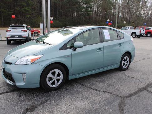 Used 2014 Toyota Prius Three image 2