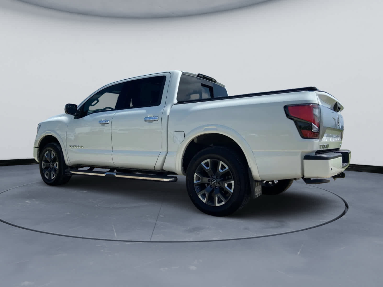 Used 2024 Nissan Titan Platinum Reserve w/ Moonroof Package AWD/4WD image 4