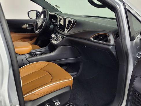 New 2026 Chrysler Pacifica Pinnacle image 42