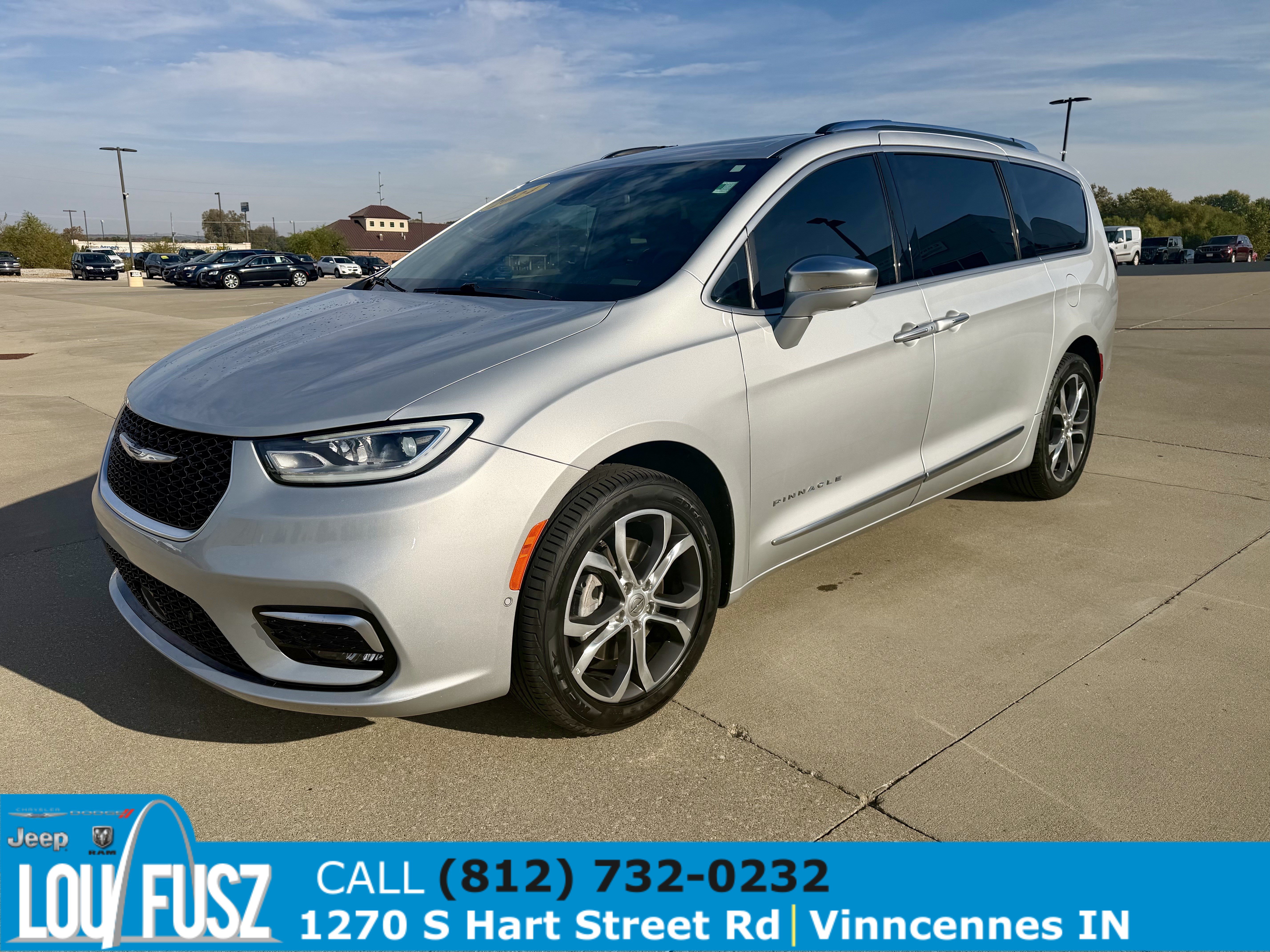 Used 2024 Chrysler Pacifica Pinnacle AWD/4WD image 3