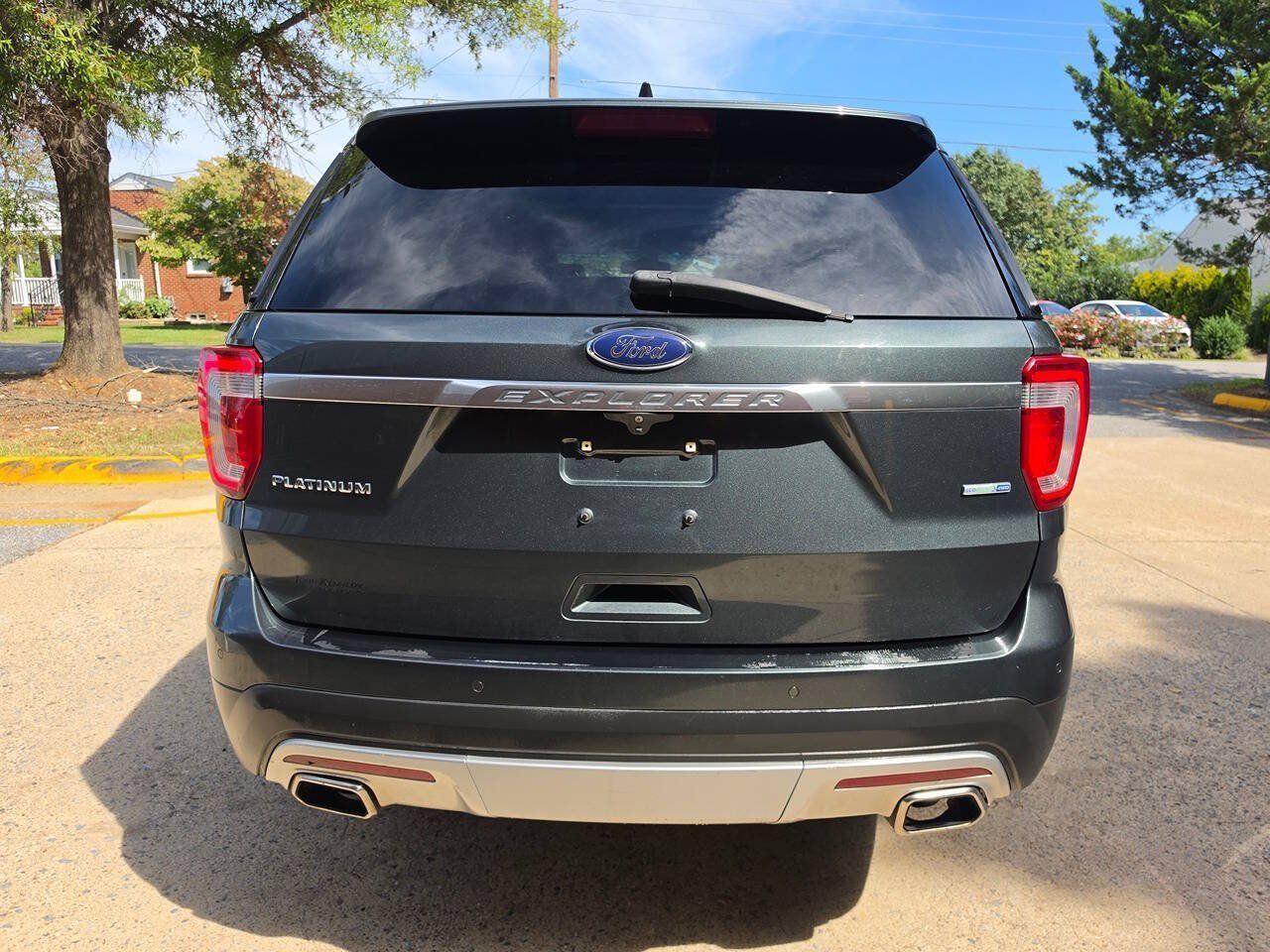 Used 2016 Ford Explorer Platinum AWD/4WD image 4