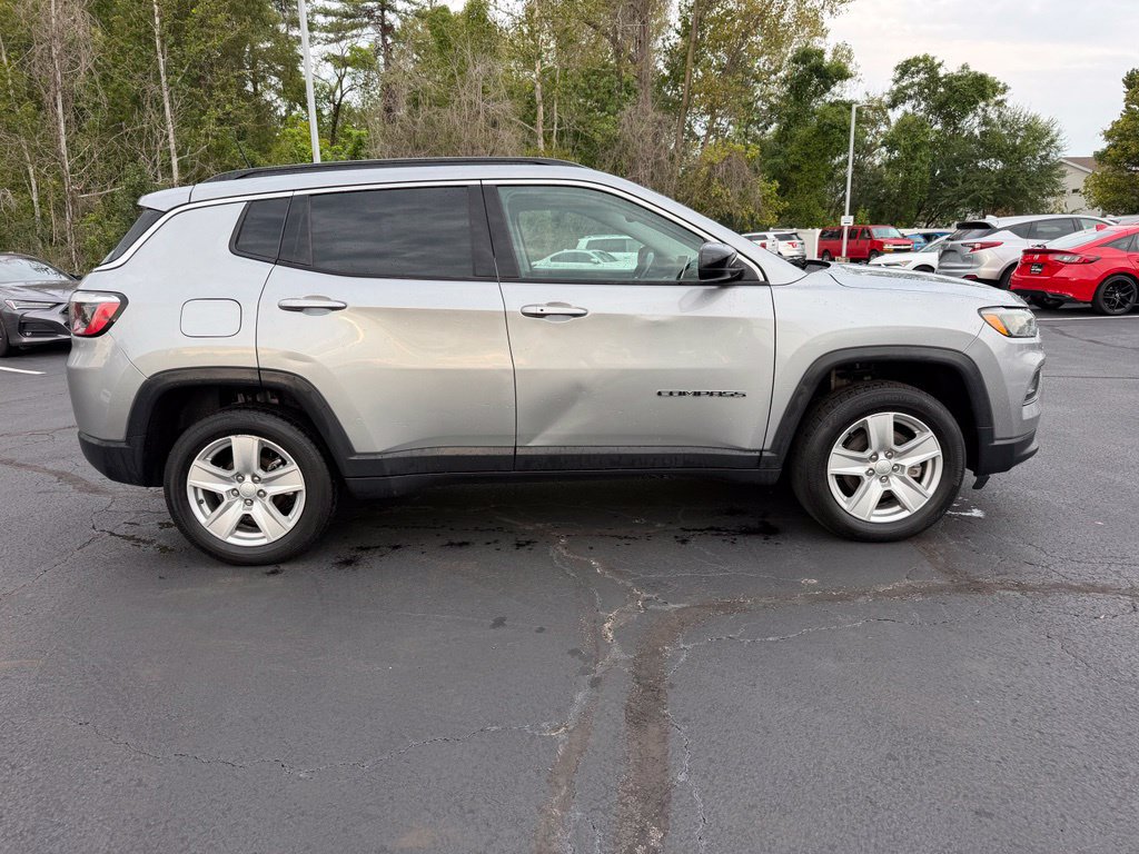 Used 2022 Jeep Compass Latitude w/ Convenience Group AWD/4WD image 5