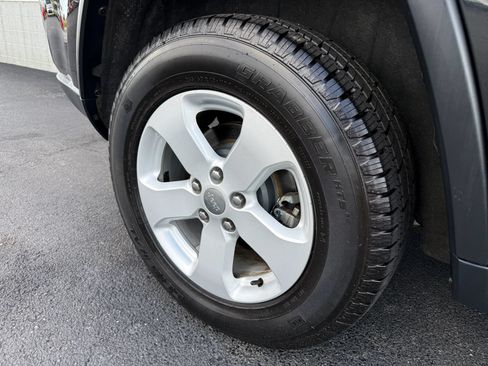 Used 2013 Jeep Grand Cherokee Laredo AWD/4WD image 15
