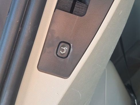 Used 2016 Dodge Grand Caravan SXT image 13