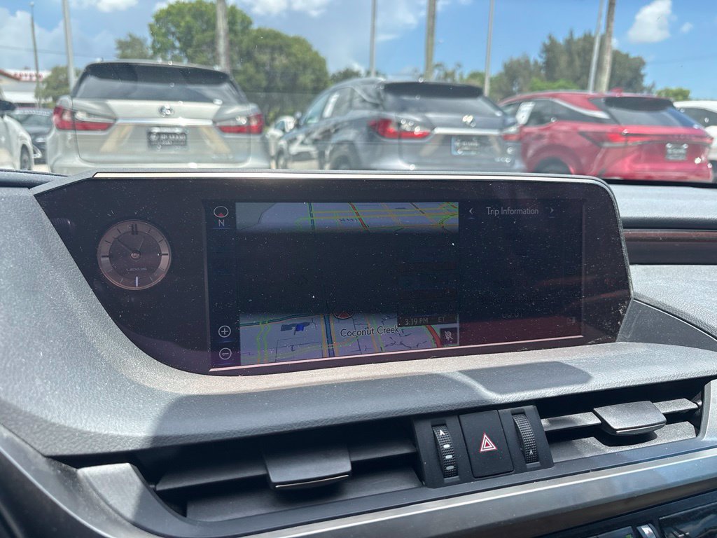 Used 2019 Lexus ES 300h Ultra Luxury w/ Accessory Package 2 FWD image 4