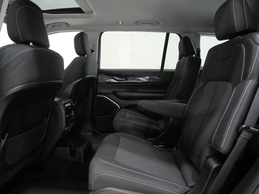Used 2022 Jeep Grand Cherokee L Laredo w/ Luxury Tech Group I AWD/4WD image 25