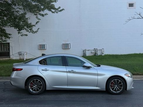 Used 2019 Alfa Romeo Giulia AWD image 12