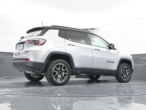 Used 2025 Jeep Compass Trailhawk AWD/4WD image 43