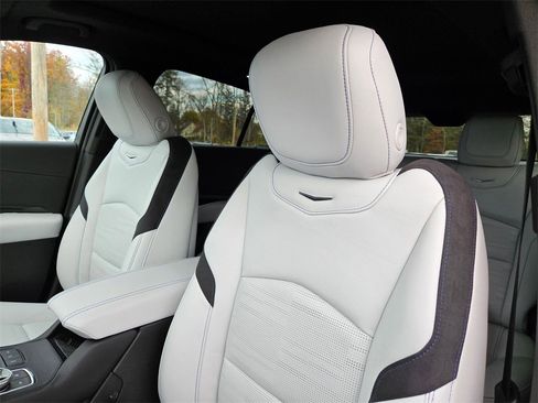 Used 2025 Cadillac XT4 Sport image 10