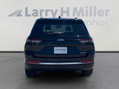 Certified 2024 Jeep Grand Cherokee Limited RWD image 4