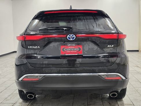 Certified 2024 Toyota Venza XLE image 13