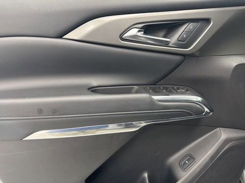 Used 2025 Chevrolet Traverse LT image 9