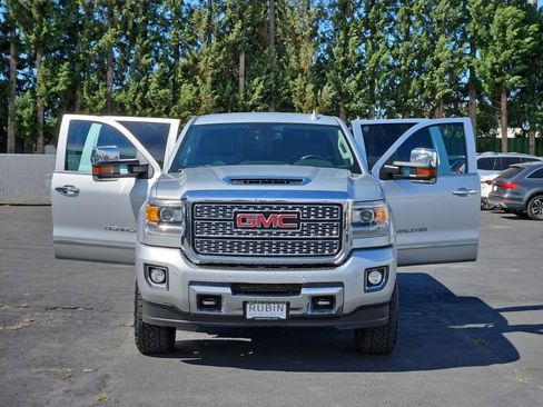 Used 2018 GMC Sierra 2500 Denali w/ Duramax Plus Package AWD/4WD image 36
