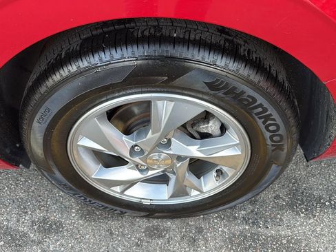 Used 2021 Hyundai Elantra SE image 9