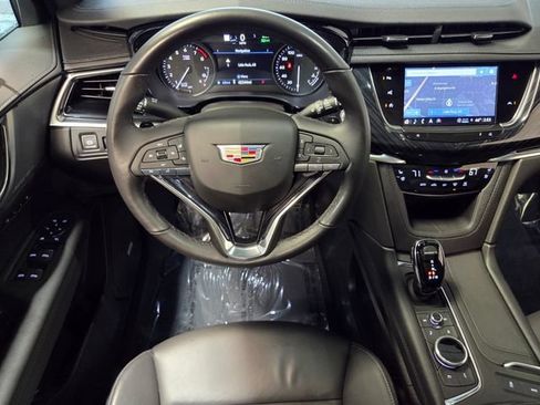 Used 2024 Cadillac XT6 Premium Luxury w/ Technology Package FWD image 16