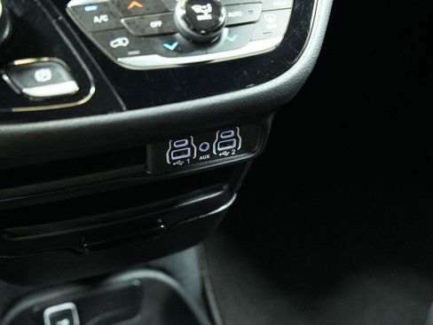 Used 2024 Chrysler Pacifica Limited FWD image 46