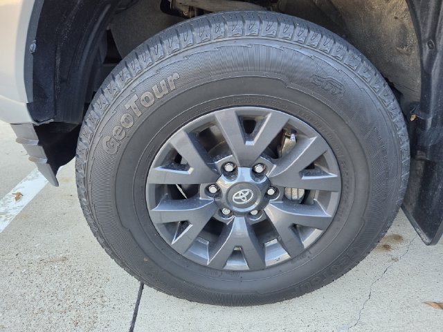 Used 2022 Toyota Tacoma SR5 RWD image 9