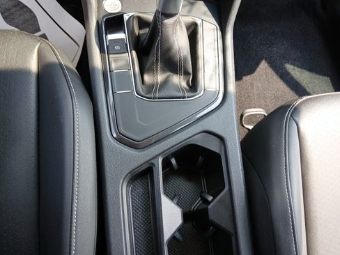 Used 2024 Volkswagen Tiguan SE FWD image 35