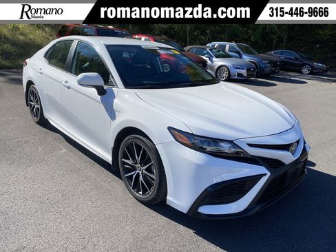 Used 2023 Toyota Camry SE image 1