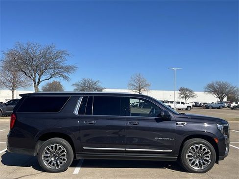Used 2023 GMC Yukon XL Denali image 3