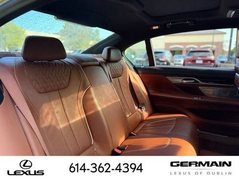 Used 2018 BMW 750i RWD image 13