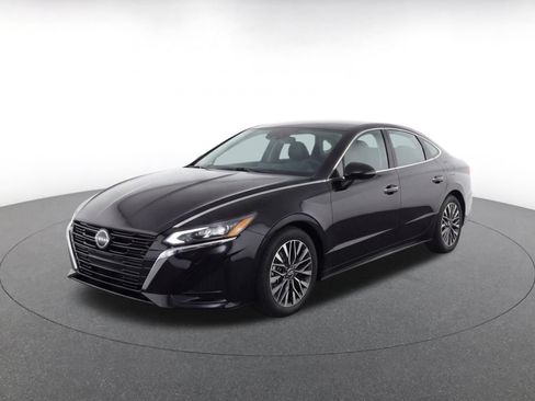 Used 2024 Nissan Altima 2.5 SV FWD image 3