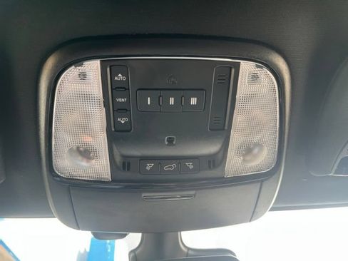 Used 2025 Dodge Durango GT AWD/4WD image 21