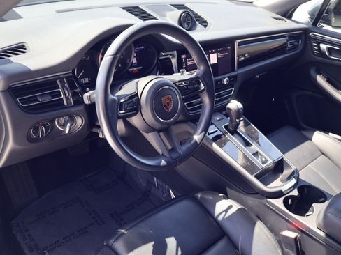 Certified 2024 Porsche Macan AWD/4WD image 4