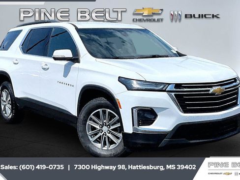 Used 2023 Chevrolet Traverse LT FWD image 1