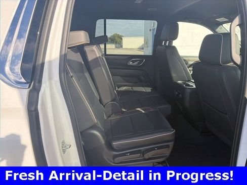 Used 2024 Chevrolet Suburban Premier image 19