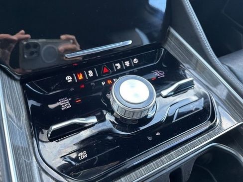 Used 2022 Jeep Wagoneer Series III w/ Premium Group I image 33