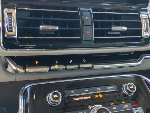 Used 2022 Lincoln Navigator Reserve image 19