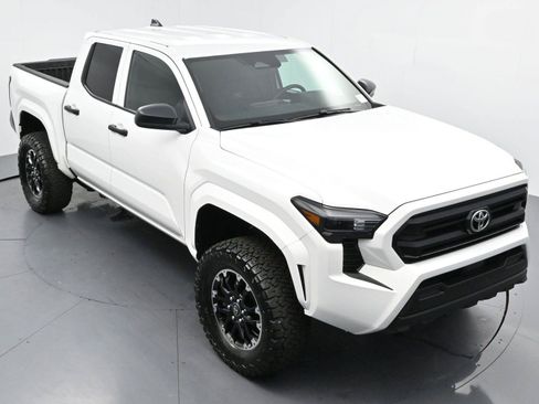 Used 2024 Toyota Tacoma SR AWD/4WD image 38