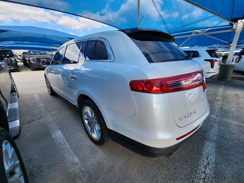Used 2018 Lincoln MKT AWD w/ Technology Package image 3