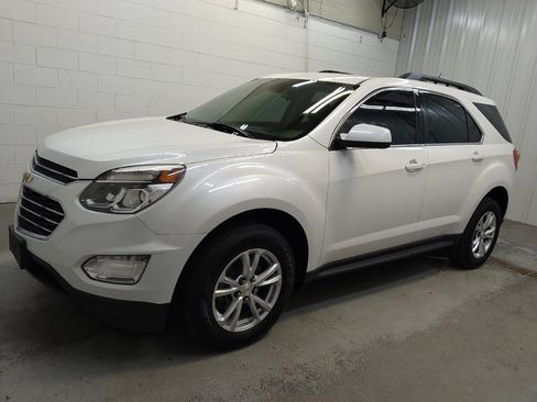 Used 2017 Chevrolet Equinox LT w/ Convenience Package FWD image 2