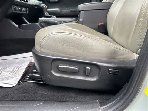 Used 2022 Toyota Tacoma TRD Off-Road image 20