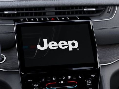 New 2025 Jeep Grand Cherokee Limited w/ Luxury Tech Group II AWD/4WD image 18