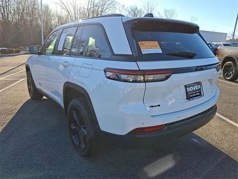 Certified 2024 Jeep Grand Cherokee Altitude image 22